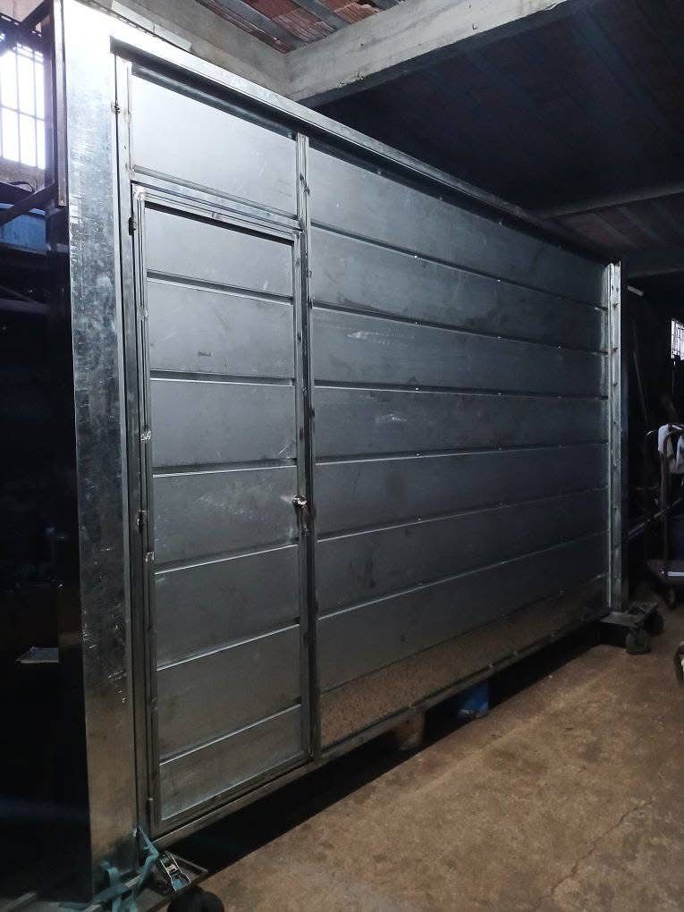 Portão basculante para garagem da Serralheria Amigão