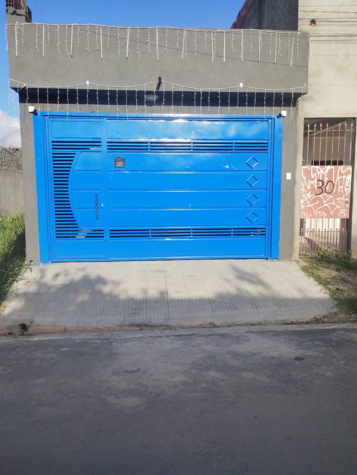 Portão de garagem em ferro feito pela Serralheria Amigão